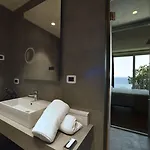 Le Roi Hotel