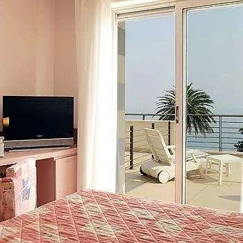 Le Roi Hotel