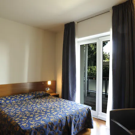 乐罗酒店 瓦拉泽