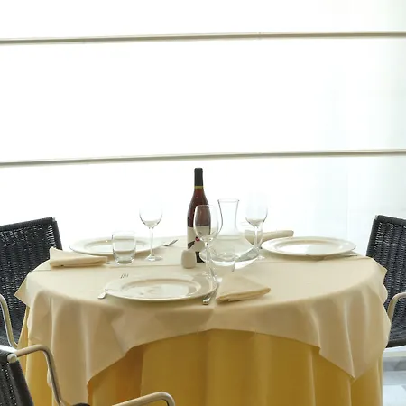 乐罗酒店 3* 瓦拉泽