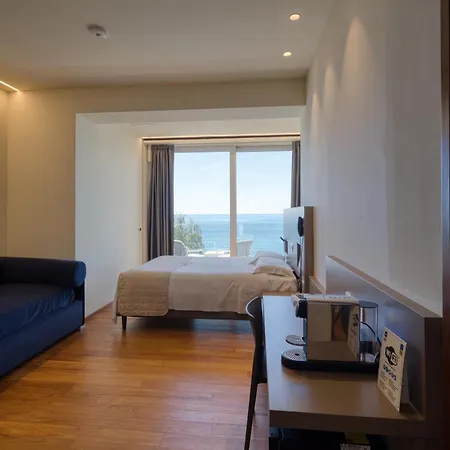 Le Roi Hotel
